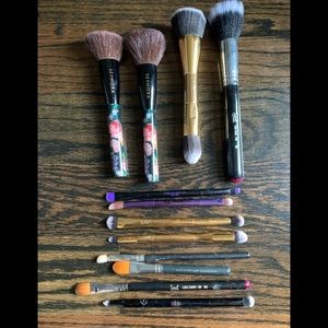 Makeup brush bundle (b) & GWP